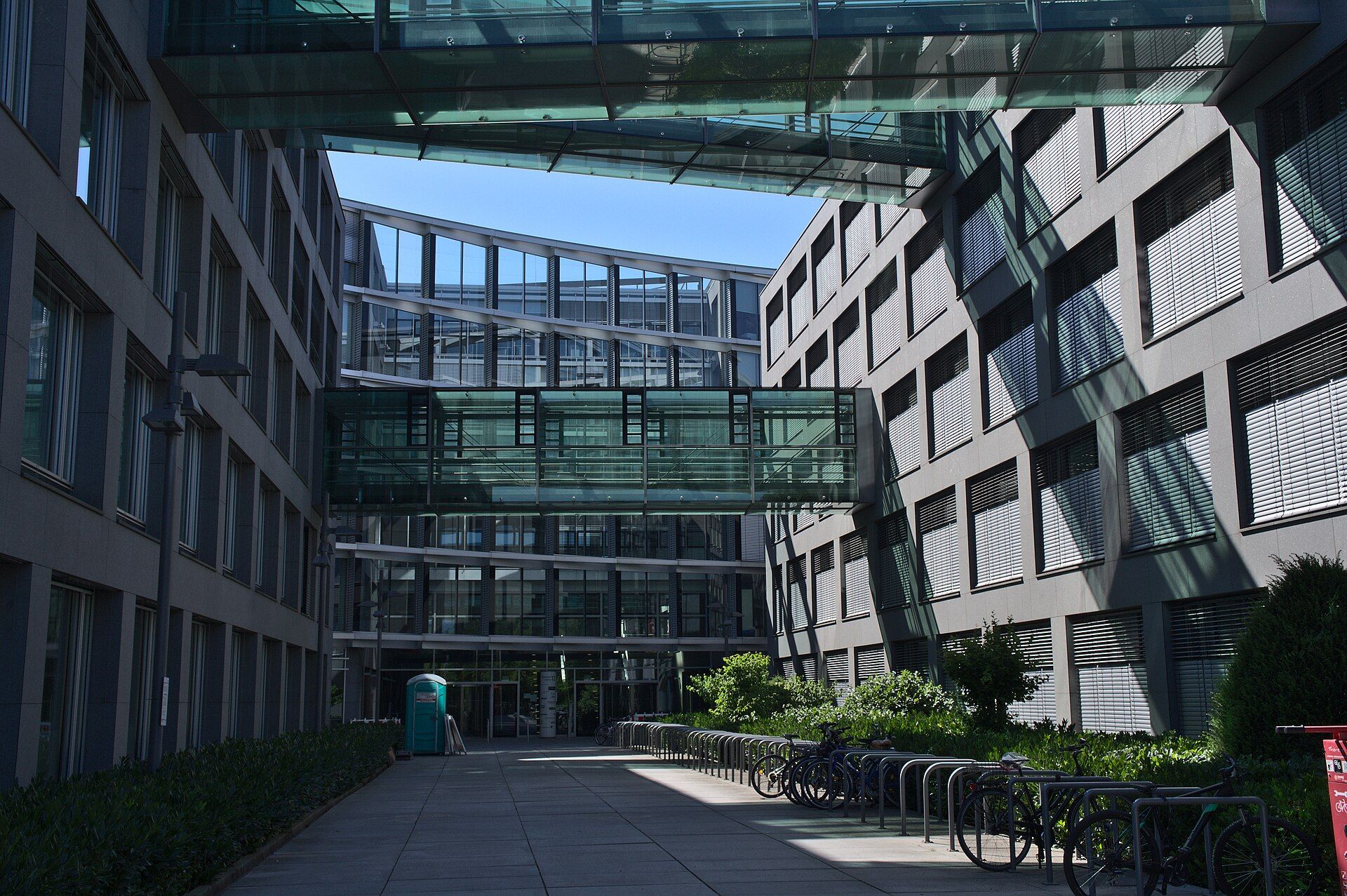 Edificio comercial y de oficinas